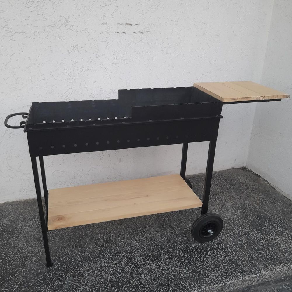 Мангал на колесах на 13 шампуров