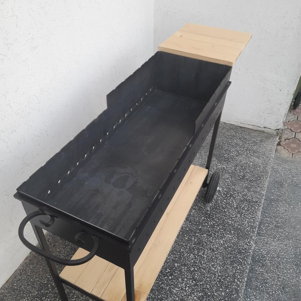 Мангал на колесах на 13 шампуров