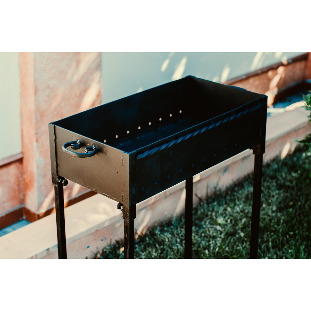 Мангал стаціонарний на 8 шампурів на зйомних ніжках М6