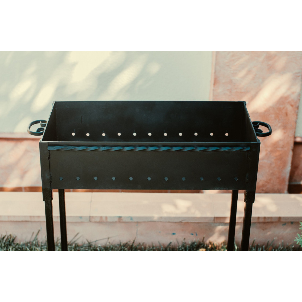 Мангал стаціонарний на 8 шампурів на зйомних ніжках М6