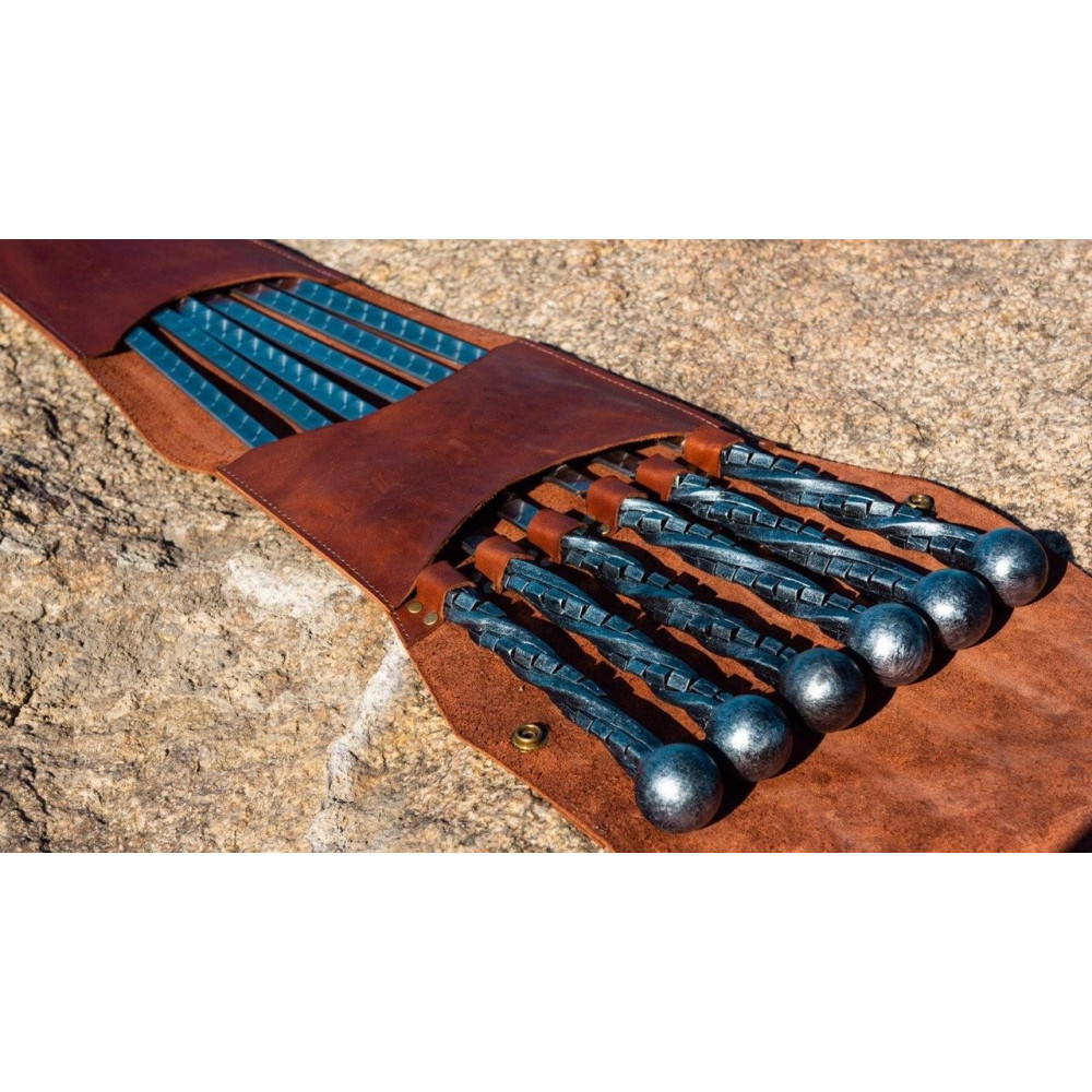 Премиальный набор шампуров кованых ROYAL в кожаном чехле.