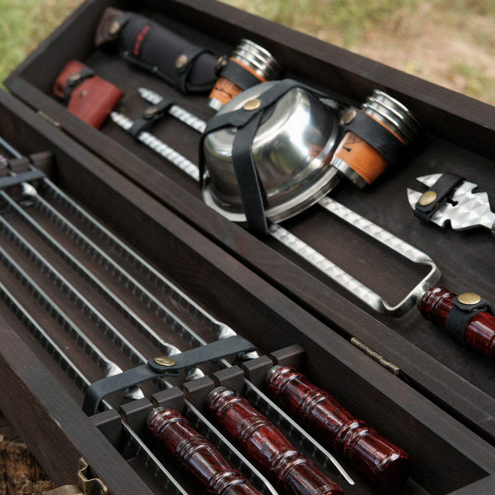 Преміальний набір шампурів у дерев'яному кейсі