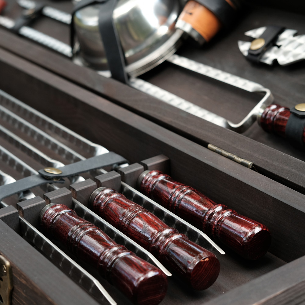 Преміальний набір шампурів у дерев'яному кейсі