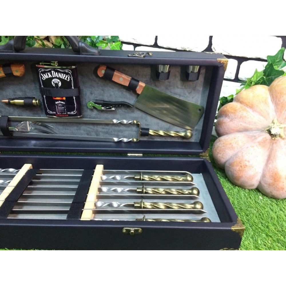 Шампура у дерев'яному сейсі обтягнутий шкірою (V-105)